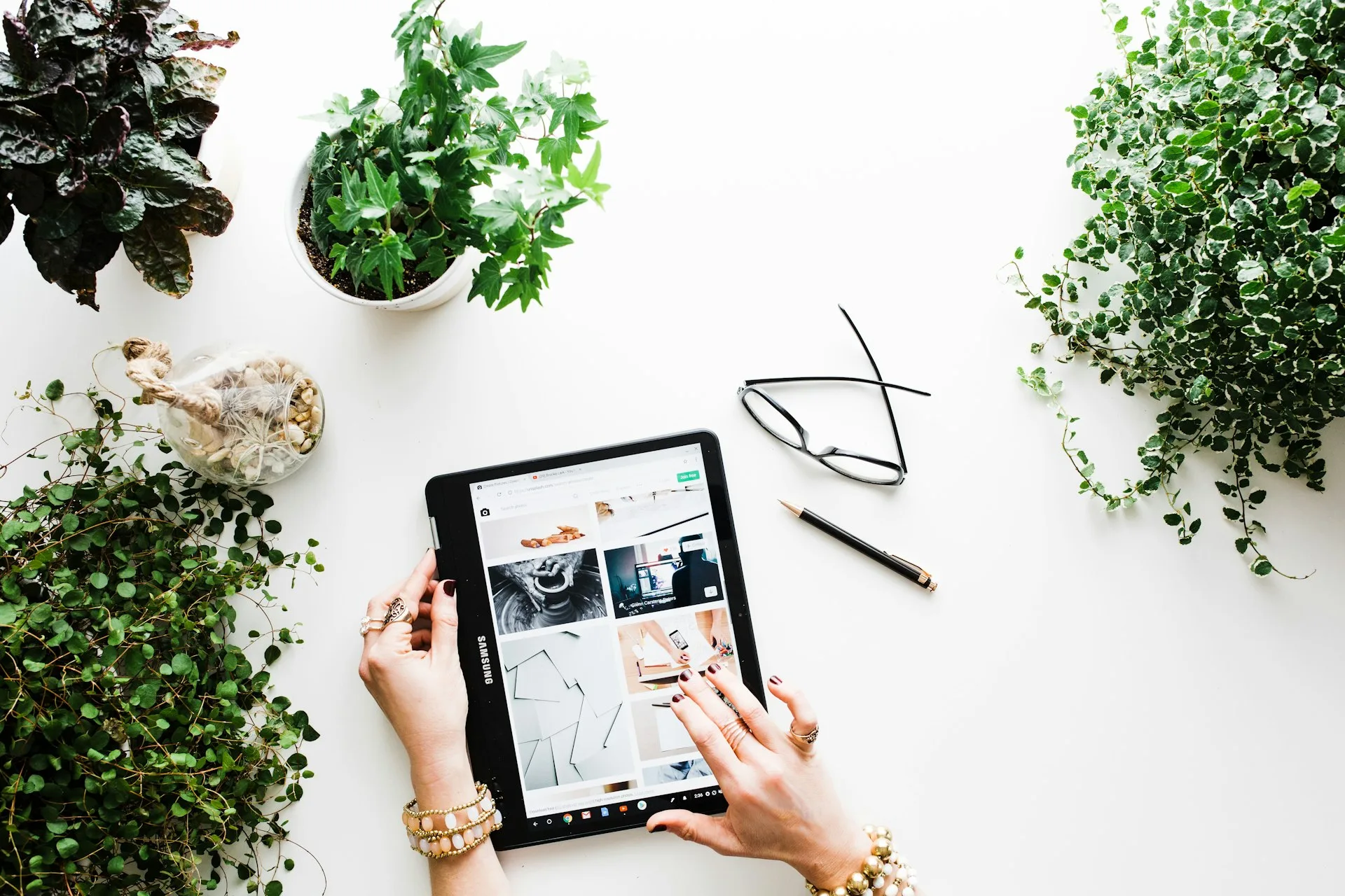 Business team managing e-commerce